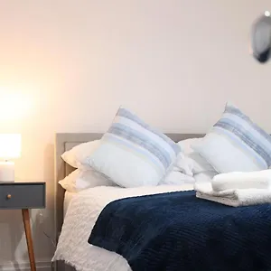 Spacious & Comfortable 3 Bedroom House - Free Wifi & Free Parking Leeds (West Yorkshire)